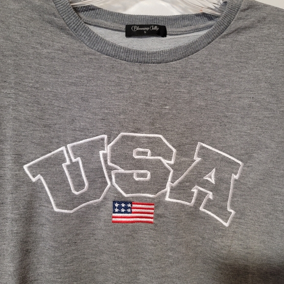 A long sleeve shirt - Picture 2 of 4